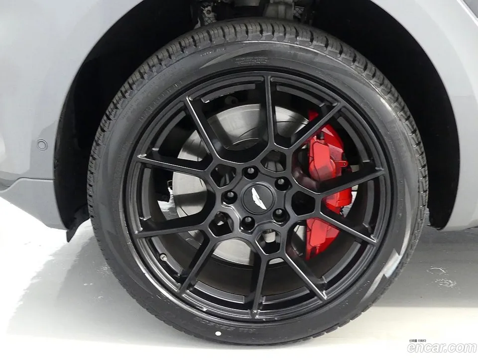 Aston Martin DBX 4.0 V8 2022 — миниатюра 5
