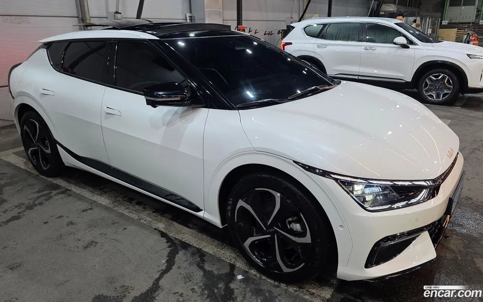 Kia EV6 4WD 2022 — миниатюра 2