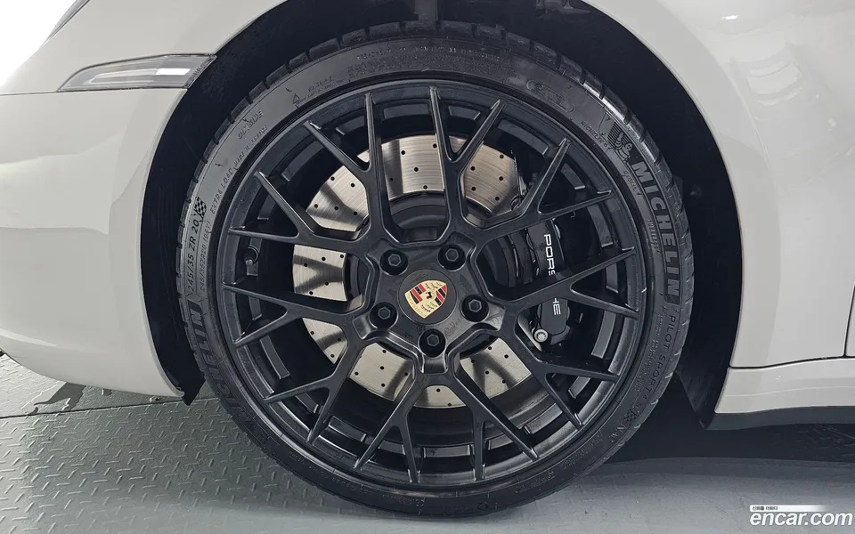 Porsche 911 (992) GTS 2023 — миниатюра 5