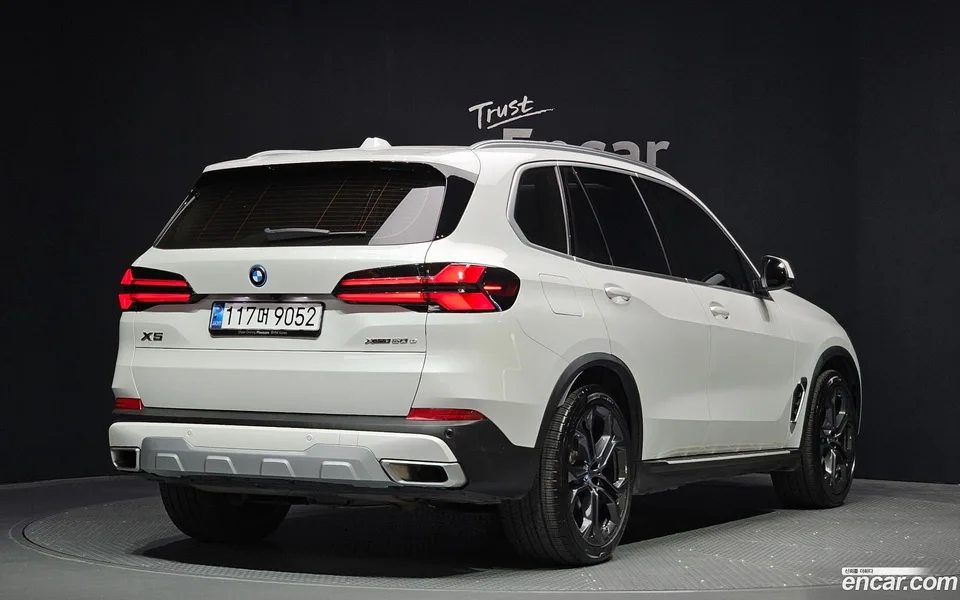 BMW X5 xDrive 50e xLine 2023 — миниатюра 2