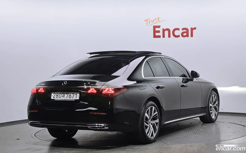 Mercedes-Benz E-Class E220d 4MATIC 2024 — миниатюра 2