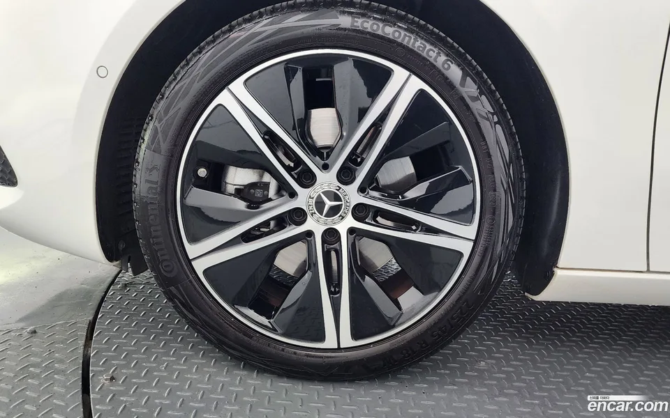 Mercedes-Benz A-Class A220 2024 — миниатюра 5