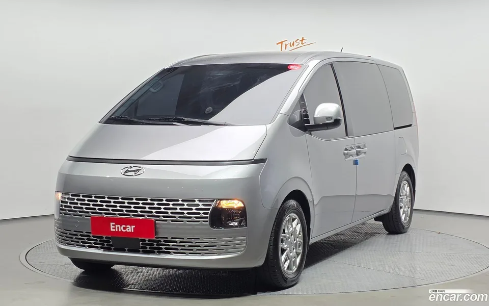 Hyundai Staria 9 2023 — фото 1, купить с доставкой в Москву