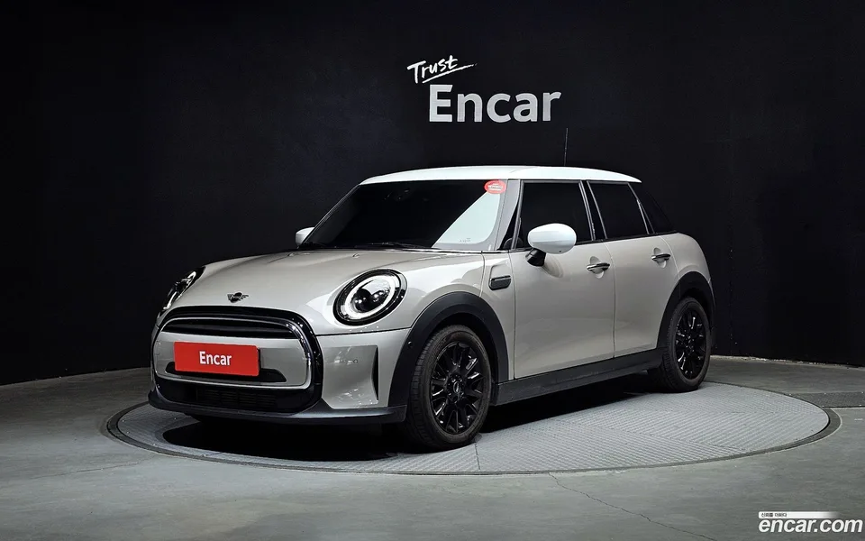 MINI Cooper 5 2024 — фото 1, купить с доставкой в Москву