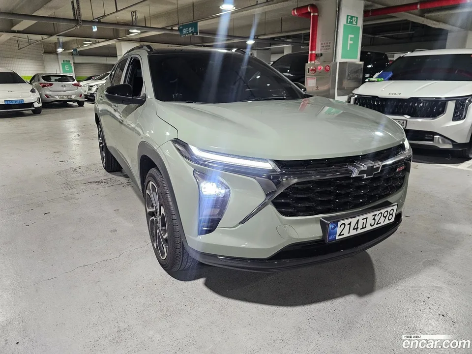 Chevrolet Trax Crossover 1.2 RS 2023 — миниатюра 3