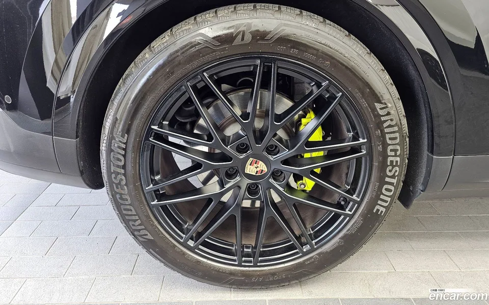 Porsche Cayenne 3.0 E- 2025 — миниатюра 5