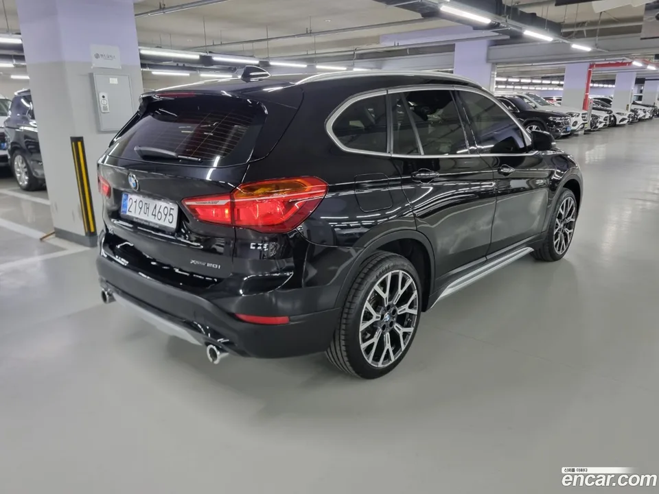 BMW X1 xDrive 20i xLine 2022 — миниатюра 3