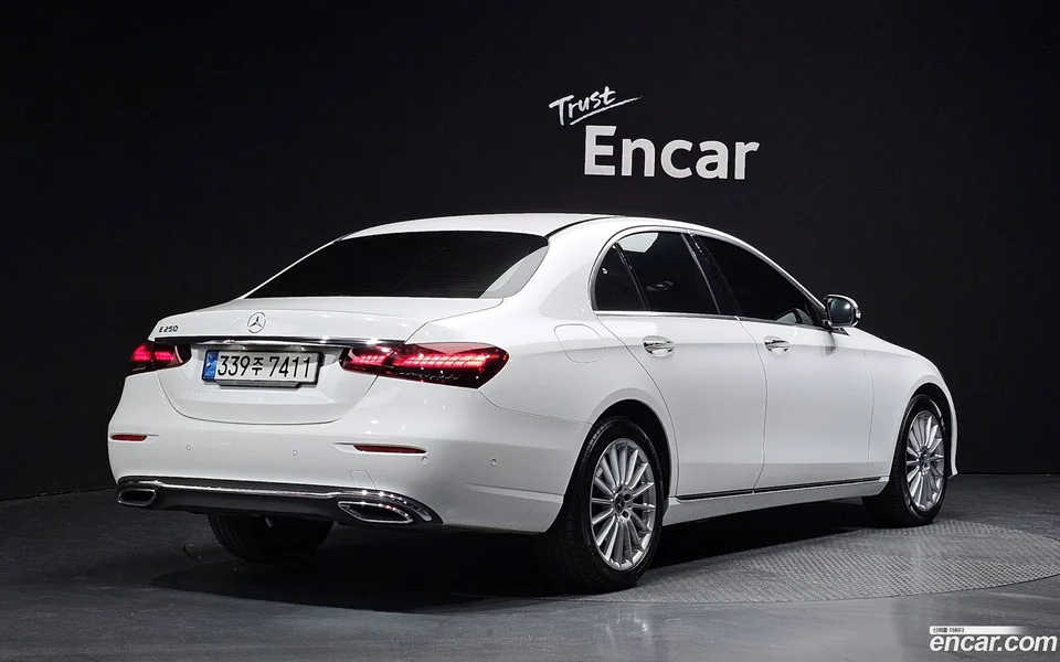 Mercedes-Benz E-Class E250 2022 — миниатюра 2