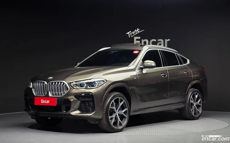 BMW X6 xDrive40i M 2022 — фото 1, купить с доставкой в Москву