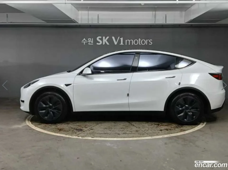 Tesla Model Y RWD 2025 — миниатюра 3
