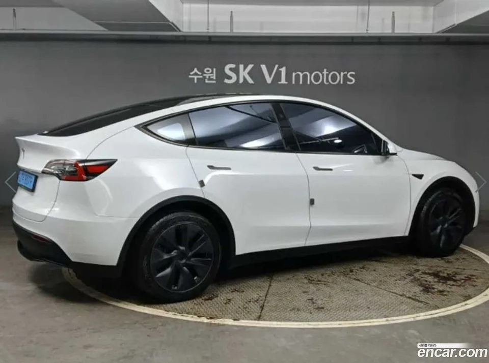 Tesla Model Y RWD 2025 — миниатюра 4
