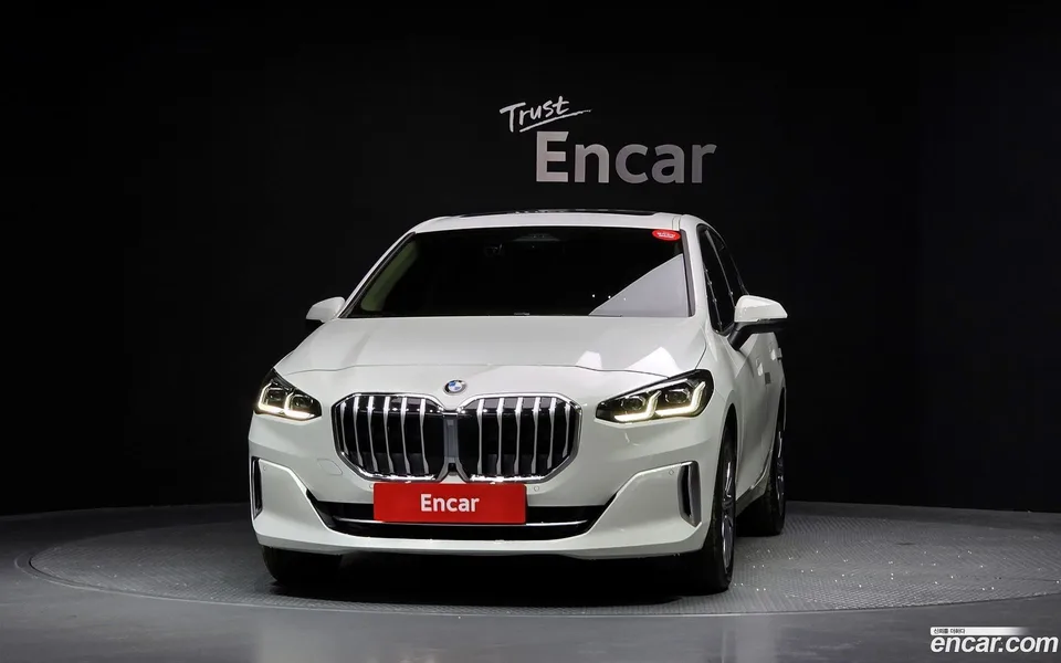 BMW 2 Series Active Tourer 220i 2024 — миниатюра 3