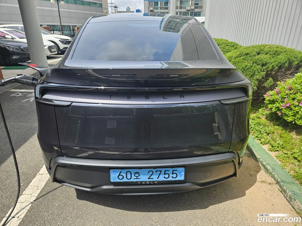 Tesla Model Y RWD 2026 — миниатюра 4