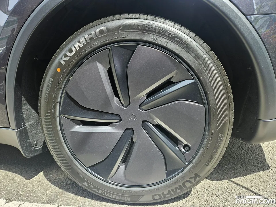 Tesla Model Y RWD 2026 — миниатюра 5