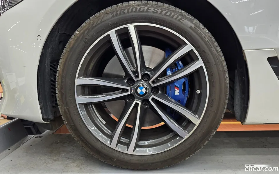 BMW 6 Series GT 620d M 2023 — миниатюра 5