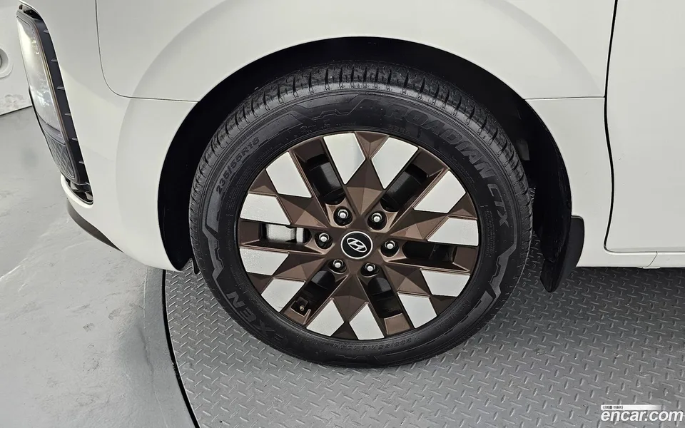 Hyundai Staria 2WD 2024 — миниатюра 2