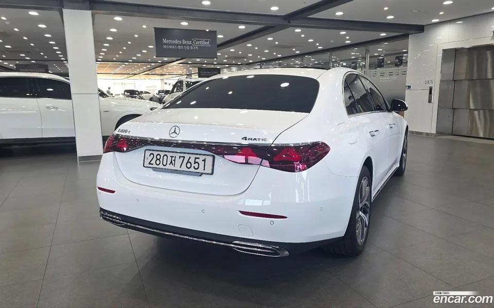 Mercedes-Benz E-Class E220d 4MATIC 2024 — миниатюра 4