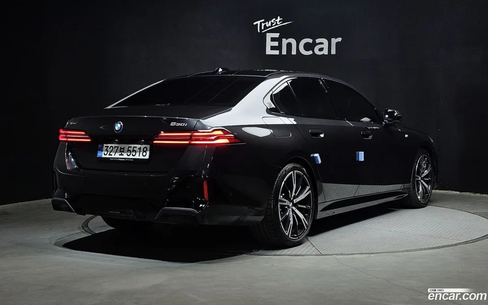 BMW 5 Series 530i xDrive M 2025 — миниатюра 2