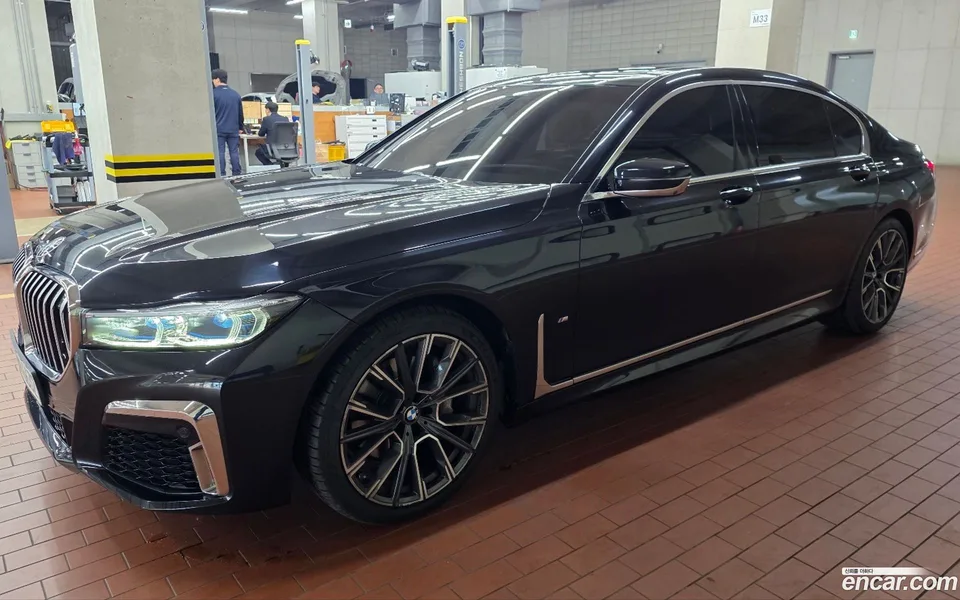 BMW 7 Series 740Li xDrive M 2022 — фото 1, купить с доставкой в Москву