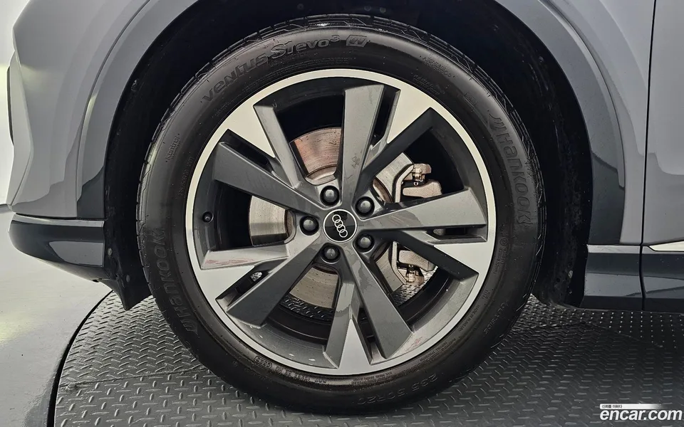 Audi Q4 e-tron 40 2023 — миниатюра 5