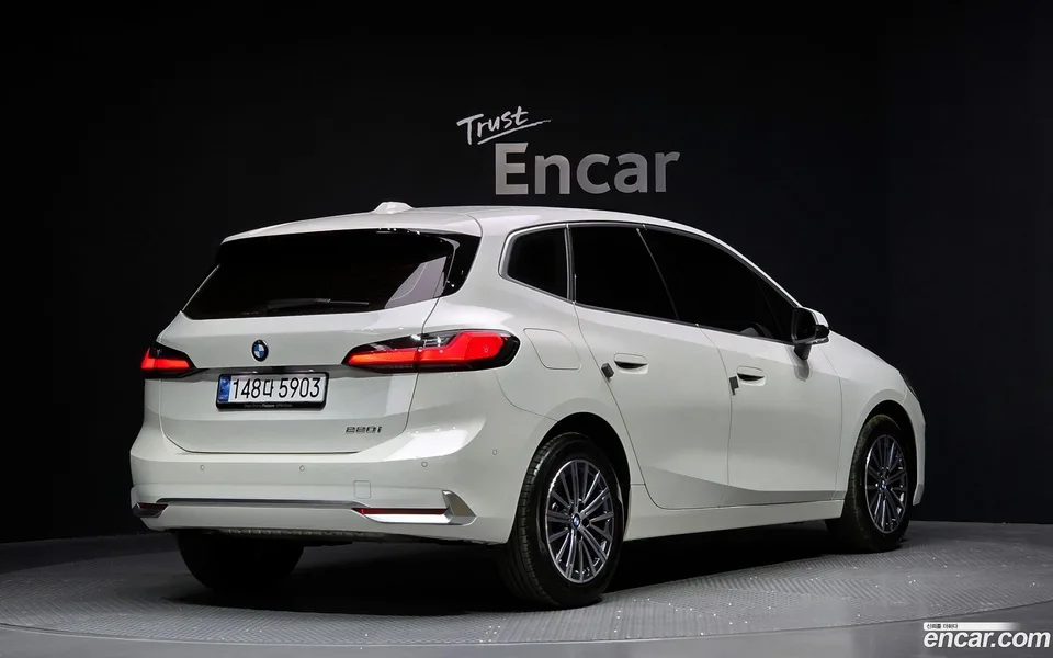 BMW 2 Series Active Tourer 220i 2024 — миниатюра 2