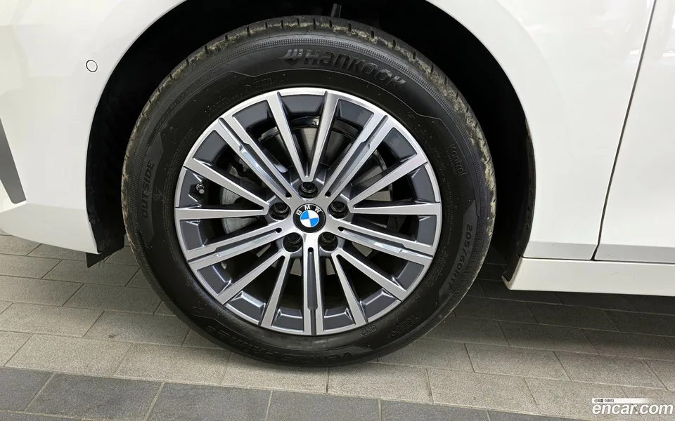 BMW 2 Series Active Tourer 220i 2024 — миниатюра 5