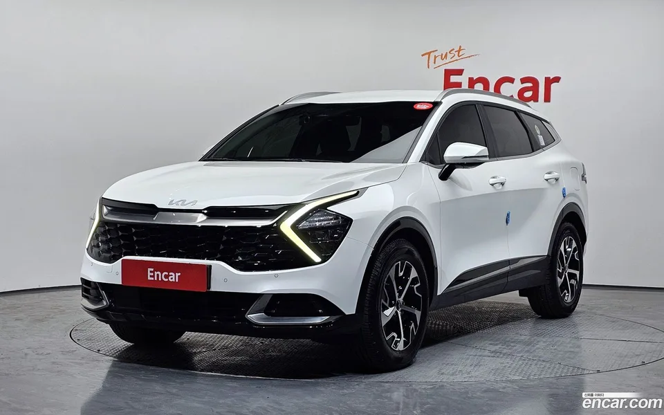 Kia Sportage Hybrid 2WD 2023 — фото 1, купить с доставкой в Москву