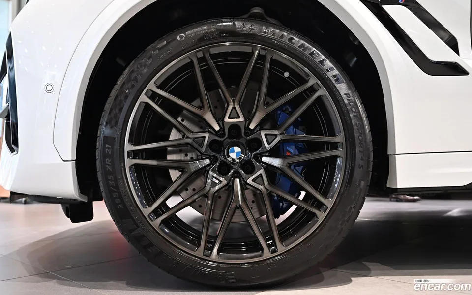 BMW X6 M 4.4 2025 — миниатюра 5