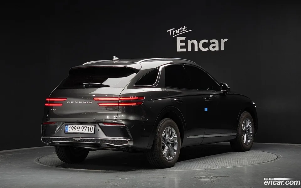 Genesis GV70 2.5T 2WD 2024 — миниатюра 2