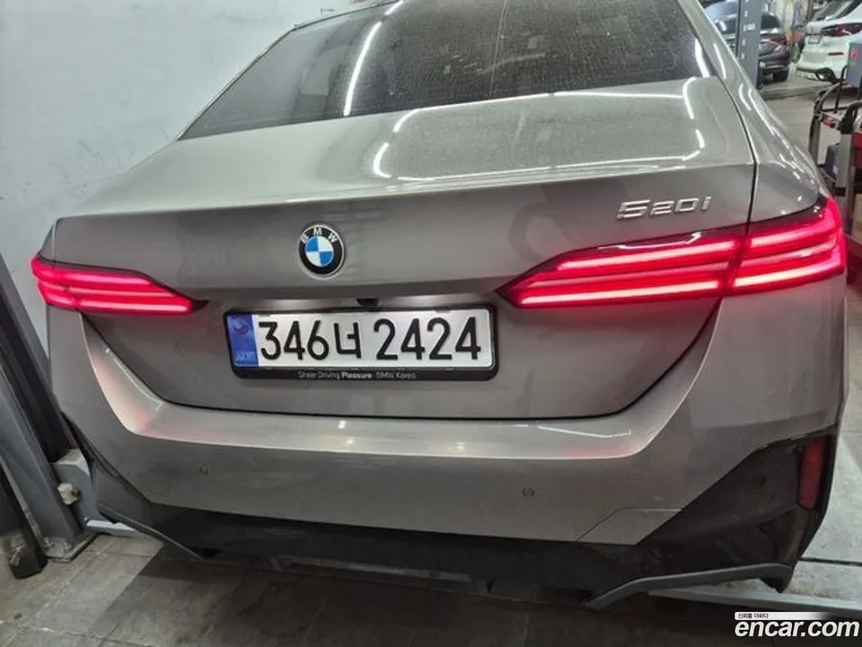BMW 5 Series 520i M 2025 — миниатюра 2