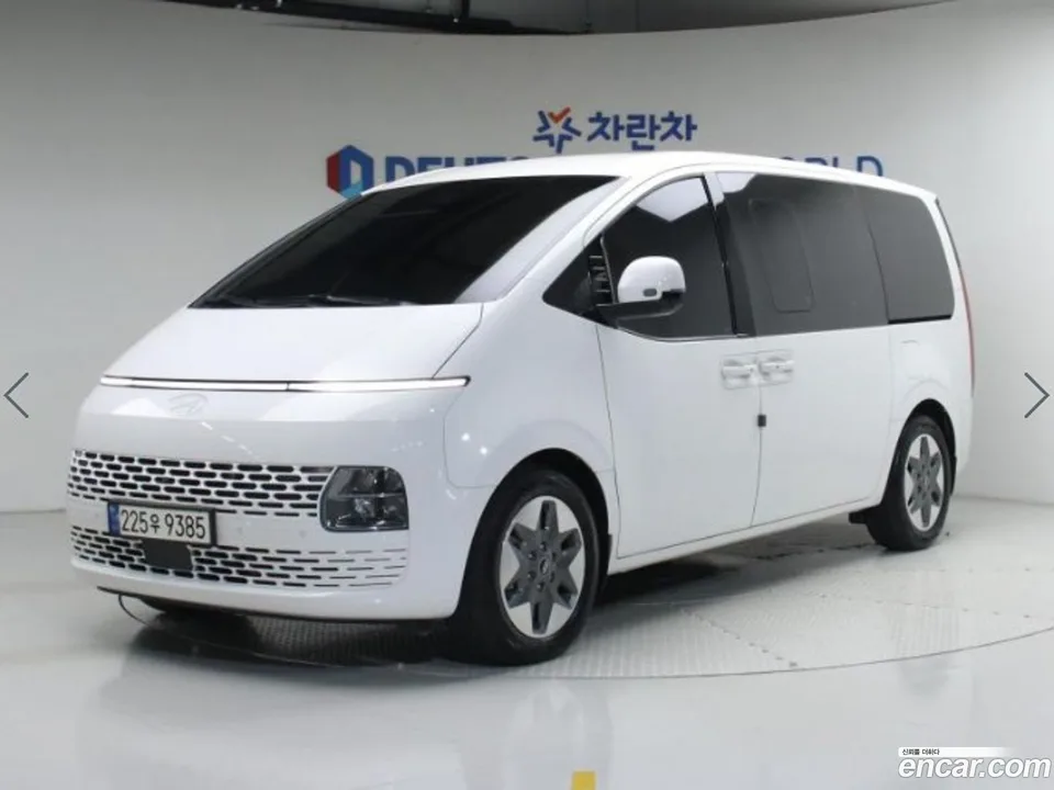 Hyundai Staria 9 2024 — фото 1, купить с доставкой в Москву