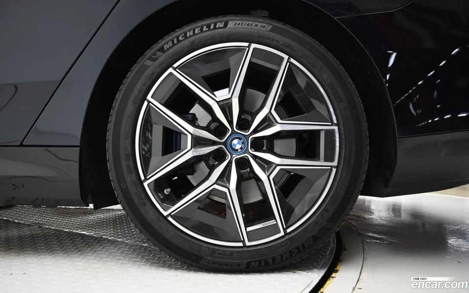 BMW i5 eDrive 40 M 2024 — миниатюра 5
