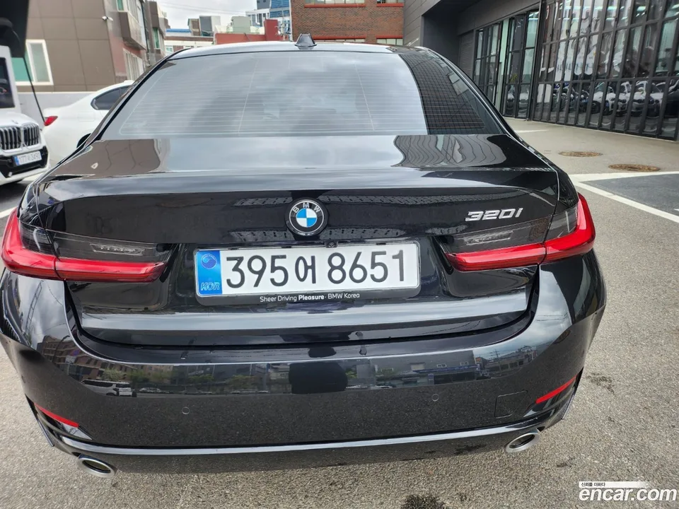 BMW 3 Series 320i 2025 — миниатюра 2