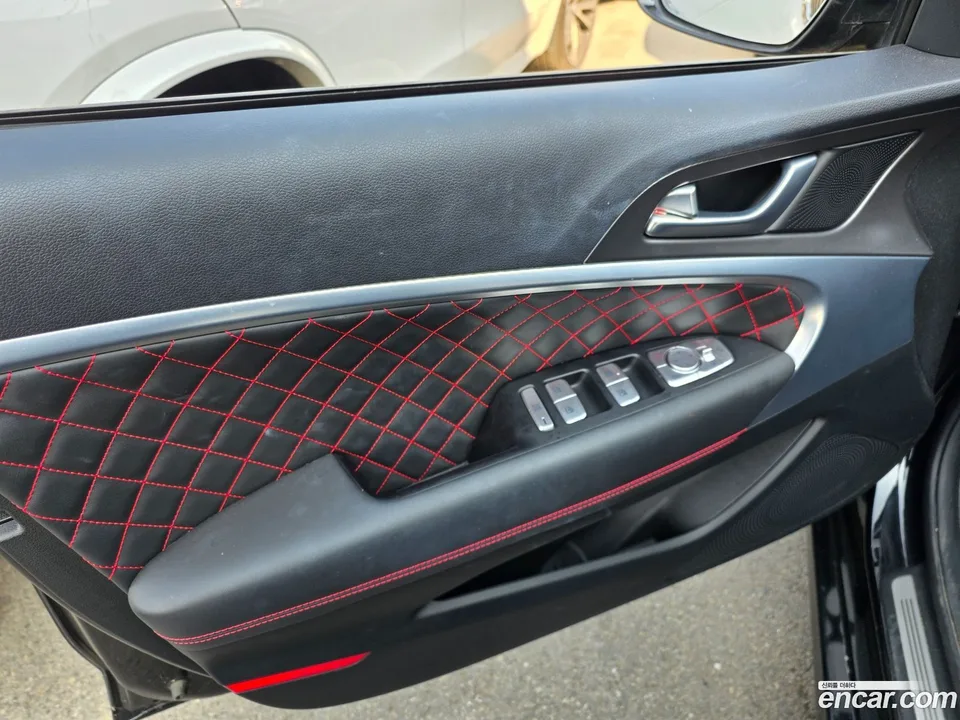 Genesis G70 2.5T 2WD 2023 — миниатюра 4