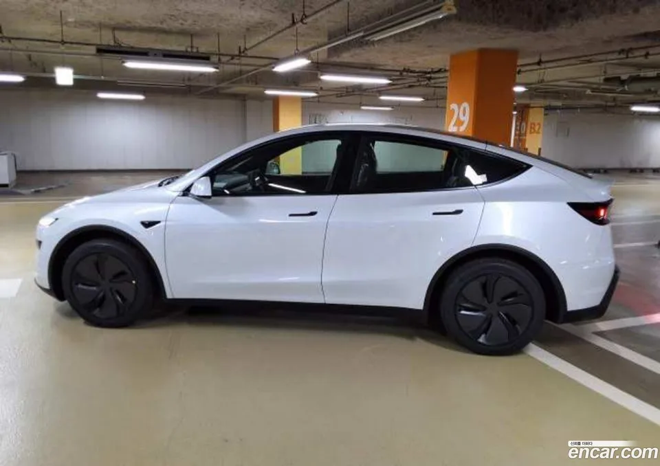 Tesla Model Y RWD 2026 — миниатюра 2