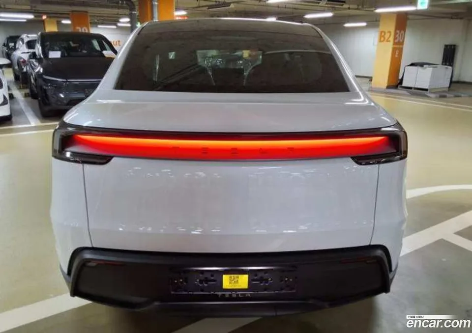 Tesla Model Y RWD 2026 — миниатюра 3