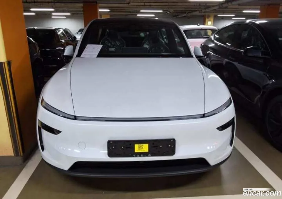 Tesla Model Y RWD 2026 — фото 1, купить с доставкой в Москву