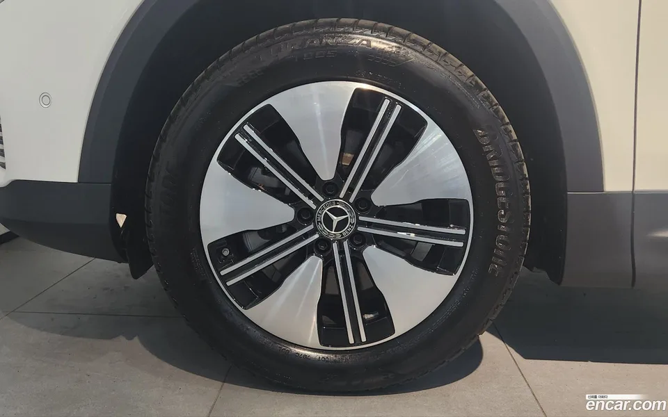Mercedes-Benz EQB EQB300 4MATIC 2025 — миниатюра 5