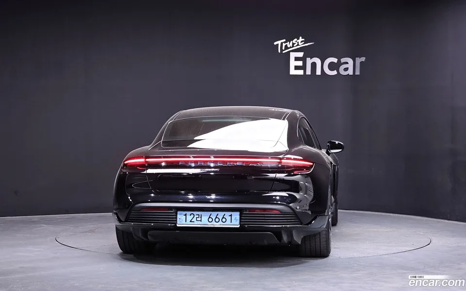 Porsche Taycan 2022 — миниатюра 4