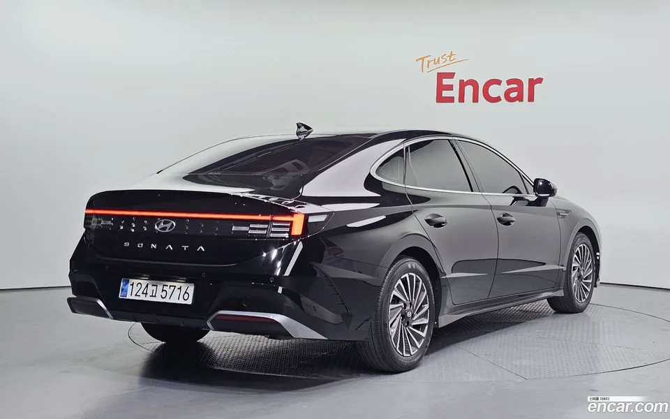 Hyundai Sonata The Edge Hybrid 2023 — миниатюра 2