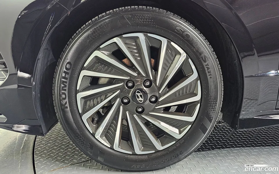 Hyundai Sonata The Edge Hybrid 2023 — миниатюра 5