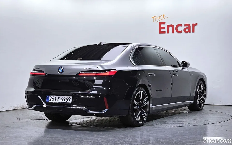BMW 7 Series 750e xDrive M 2024 — миниатюра 2