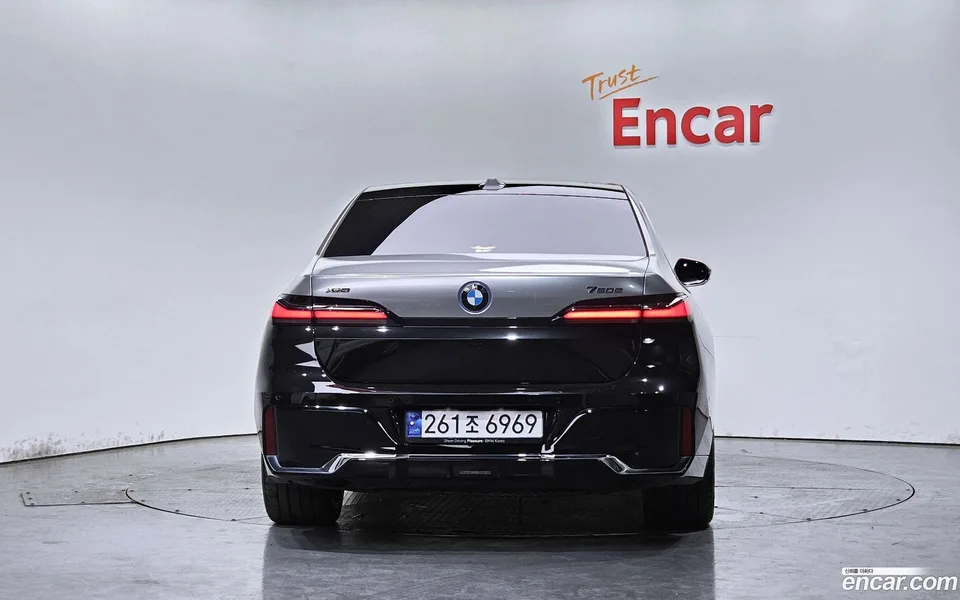 BMW 7 Series 750e xDrive M 2024 — миниатюра 4