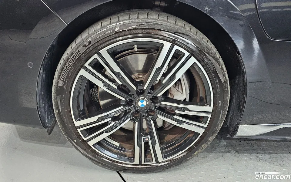 BMW 7 Series 750e xDrive M 2024 — миниатюра 5