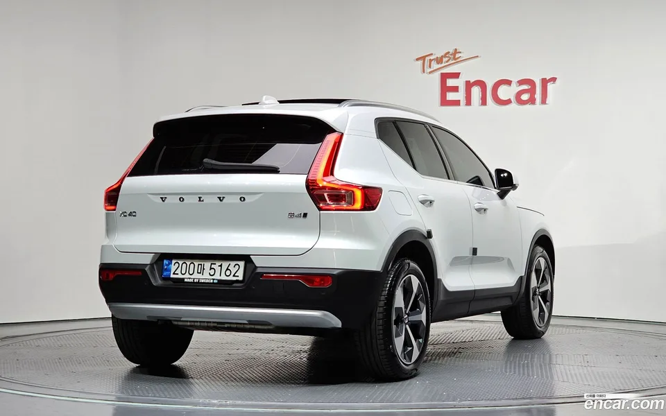 Volvo XC40 B4 2022 — миниатюра 2