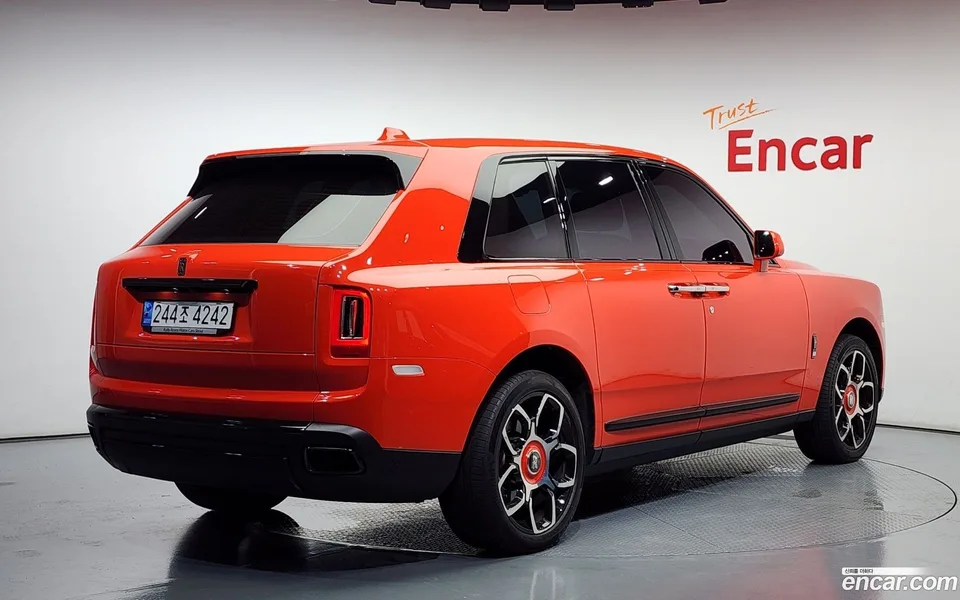 Rolls-Royce Cullinan 6.7 V12 2023 — миниатюра 2