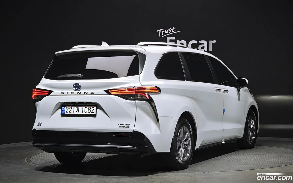 Toyota Sienna 2.5 AWD 2023 — миниатюра 2