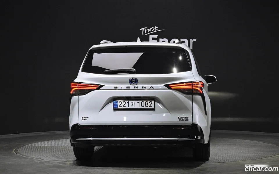 Toyota Sienna 2.5 AWD 2023 — миниатюра 4