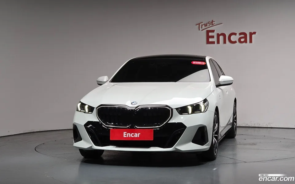 BMW 5 Series 530e M 2025 — миниатюра 3