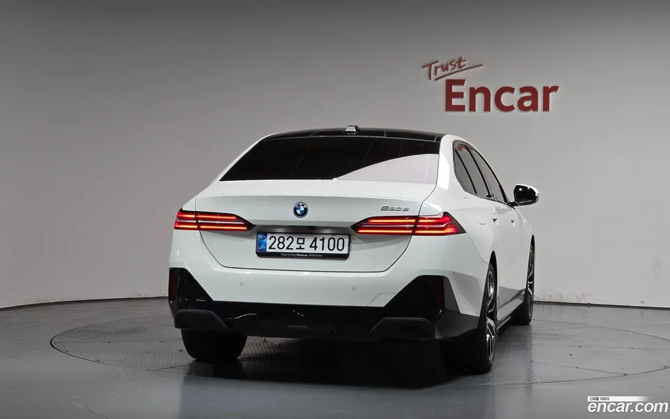 BMW 5 Series 530e M 2025 — миниатюра 4